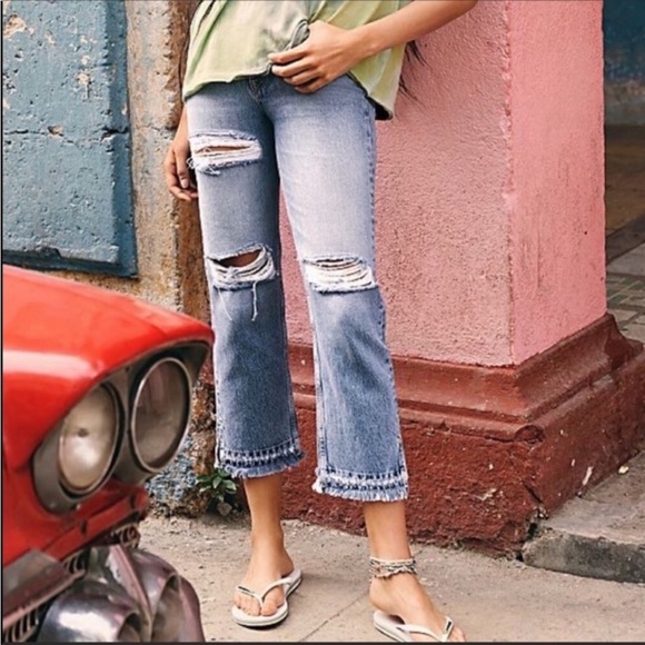 FREE PEOPLE JEANS. - Picture 2 of 9